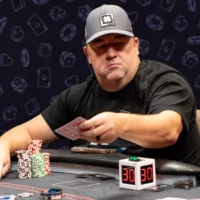 What It Means to Muck in Texas Hold'em