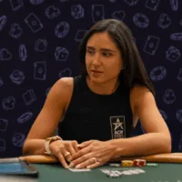 When to Embrace Risk in Short Deck Hold'em